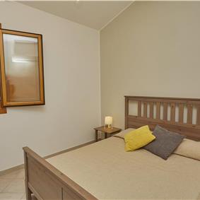 2 bedroom seaside apartments with shared pool, sleeps 4-5